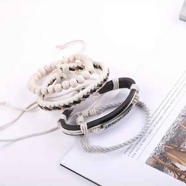 Pulseras sobre mesa