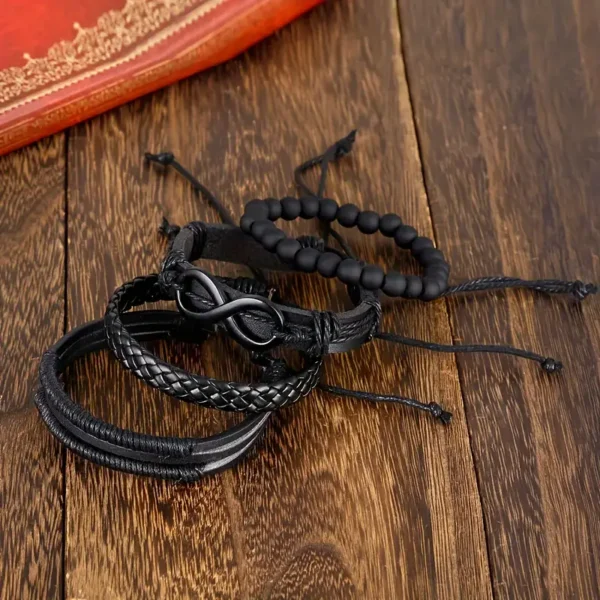 Pulsera infinito sobre madera