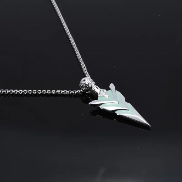 Collar sobre fondo oscuro