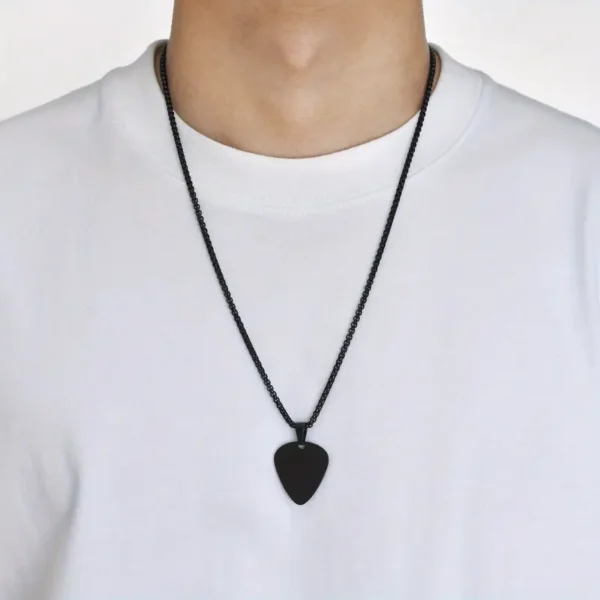 Cadena púa sobre el cuello
